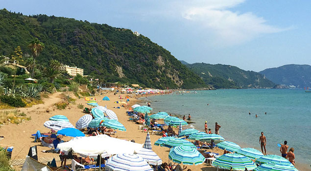 Strand bij Glyfada op Corfu