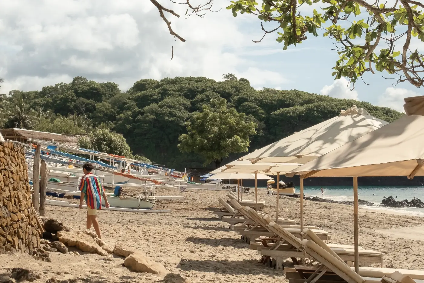 Rustige stranddag op Virgin Beach op Bali